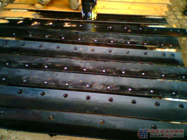 供应天工180型平地机刀板配件制造厂家