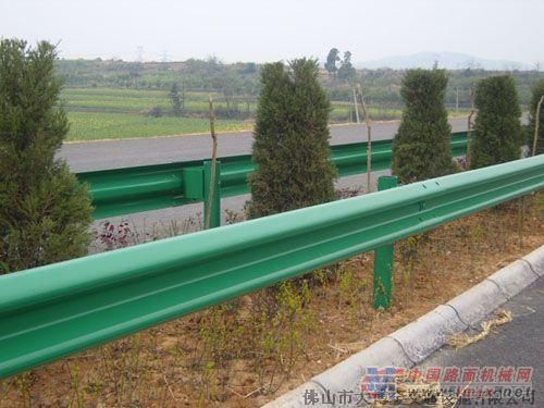 高速公路护栏，波形护栏，公路护栏，波形两护栏
