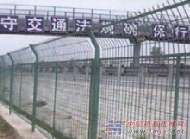 供应公路护栏网，隔离栅，防护网等