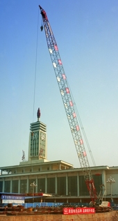 中聯(lián)重科 QUY50 履帶起重機(jī)