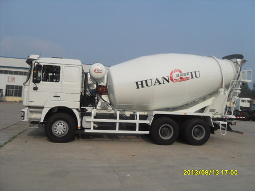 环球汽车12方搅拌运输车