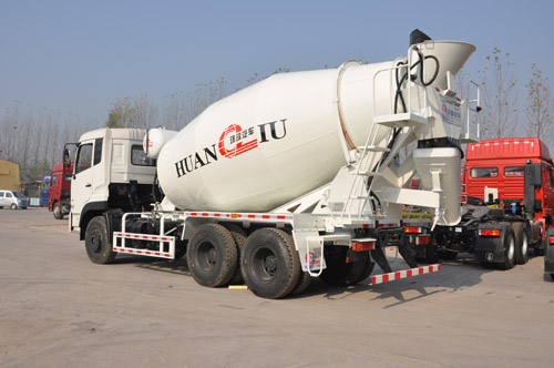 环球汽车14方搅拌运输车