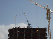 建研 HGY28 電梯井爬升式布料機(jī)