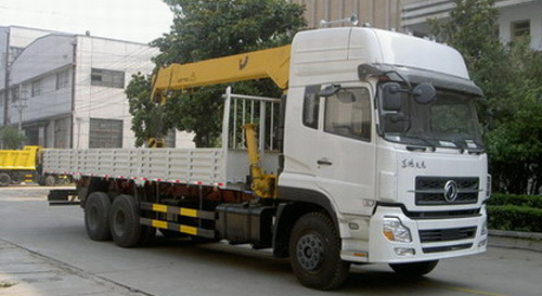 程力東風天龍隨車起重運輸車-24595kg