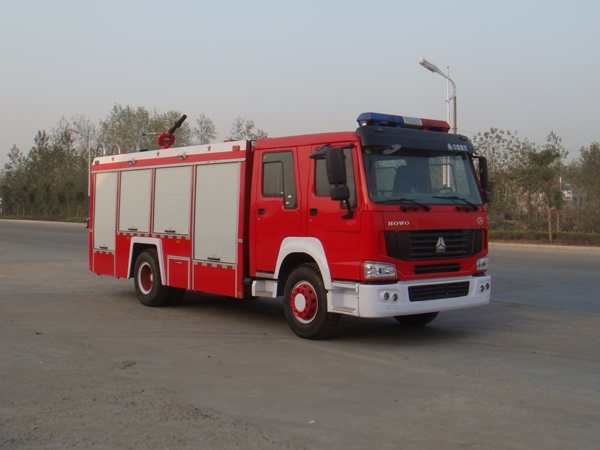 楚勝 泡沫消防車-ZZ1167M4617C-7000Kg 
