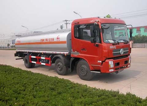  Chufei Dongfeng Tianjin small three-axis (15m3) chemical liquid transport vehicle
