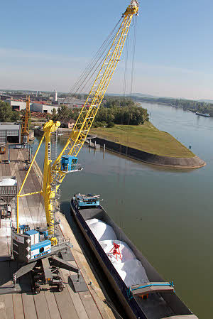 利勃海尔LHM 280移动式码头高架吊