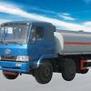 东风解放小三轴运油车油罐车