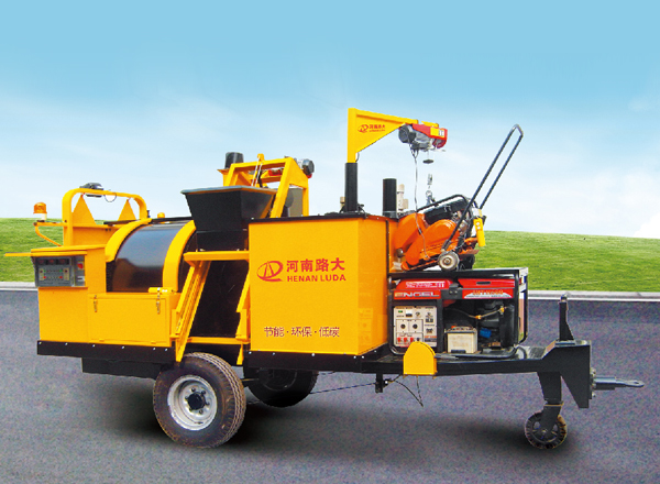 路大LD-Q1000G型牵引式综合养护车（机）