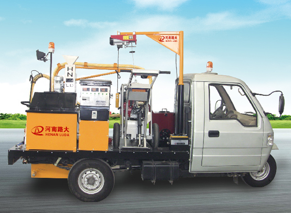 路大LD-C300D型车载式路面开槽灌缝机