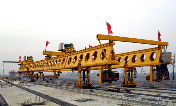 华中建机HZQ系列步履式架桥机高清图 - 外观