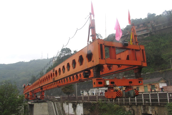 华中建机HZQ系列公铁两用架桥机高清图 - 外观