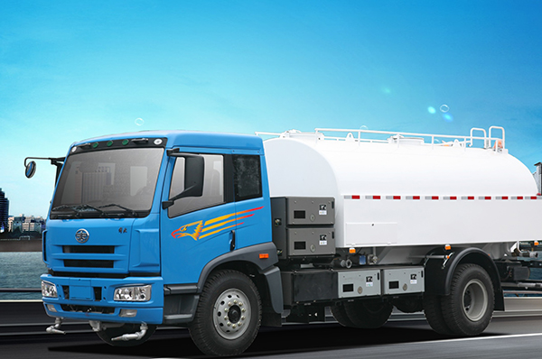 青岛解放SCZ5168GSSBEV纯电动洒水车