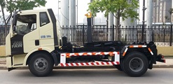 程力 解放J6 鉤臂垃圾車(chē)